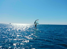 Séance de wingfoil en mer
