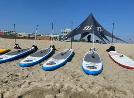 Paddles de l'école sur la plage