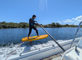 Simulateur de foil : l'élève est tracté par le bateau
