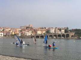 Planches à voile dans la baie, devant Banyuls