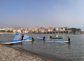 Planches à voile sur la plage de Banyuls