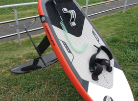 Planche de wingfoil et son foil