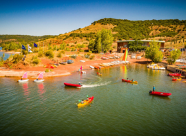 La base au bord du lac du Salagou
