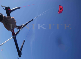 Barre et aile de kitesurf en vol