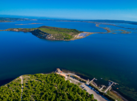 Vue aérienne de la lagune, de l'île de l'Aute et de Port Mahon