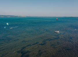 Le spot de l'école en eau peu profonde, vu du ciel
