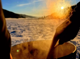 Pause après une session de snowkite en montagne