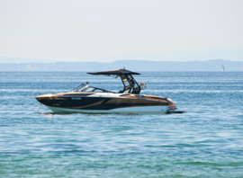 Bateau du centre, utilisé pour le foil tracté et le wake