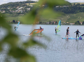Cours sur le lac de Morat devant la base
