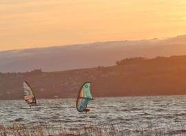 Session wing et windsurf au coucher du soleil