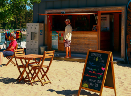Le cabanon du centre nautique sur la plage d'Yverdon-les-Bains