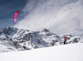 Snowkite face aux sommets du Simplon