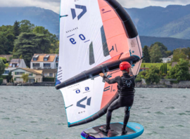 Wingfoil devant la rive de Coppet