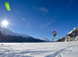 Snowkite sur le lac gelé