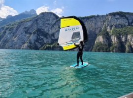 Cours de wingfoil sur l'Urnersee