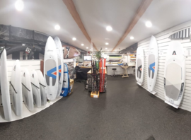 Le magasin et ses planches de foil