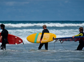 Planches de location en route vers l'eau