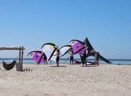 Zone de préparation du matériel sur le sable