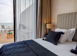 Chambre vue mer, ouverte sur la terrasse