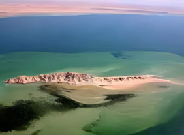 L'île du Dragon, face à l'hôtel