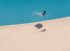 Saut au-dessus de la dune blanche