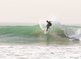 Vague de l'Atlantique sur un des spots de surf de Dakhla