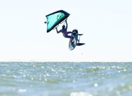 Session de wingfoil sur le lagon