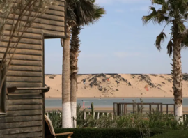 Vue sur la dune depuis un bungalow