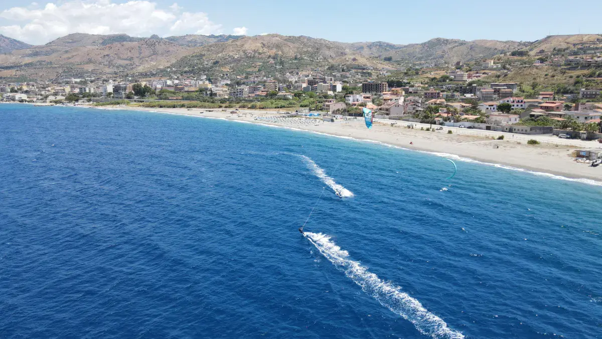 Spot de punta pellaro