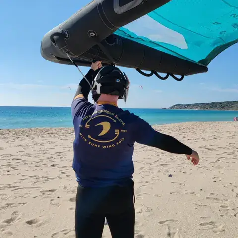 Initiation au wingfoil sur la plage