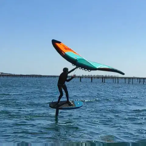 Wingfoil sur l'étang de Thau