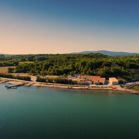 La base nautique de Port Mahon vue depuis la lagune