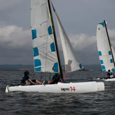 Catamarans Topaz sur la lagune