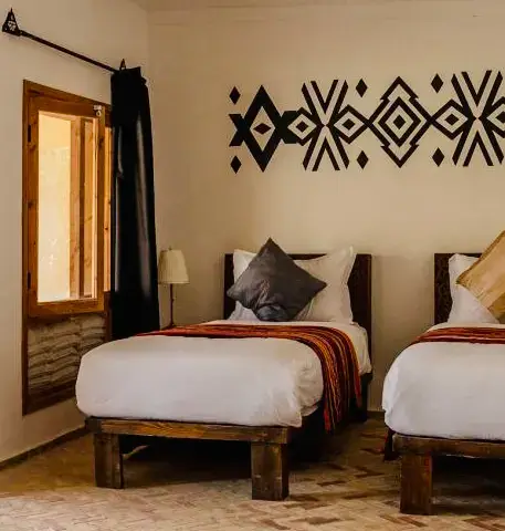 Chambre twin à la décoration marocaine