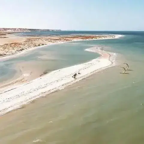 Le cordon de sable de la lagune, vu du ciel