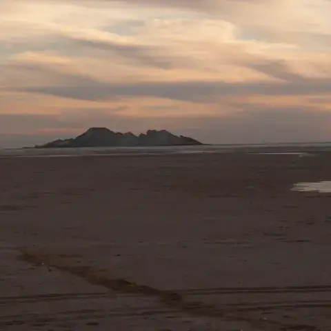 La lagune au couchant, face à l'île du Dragon