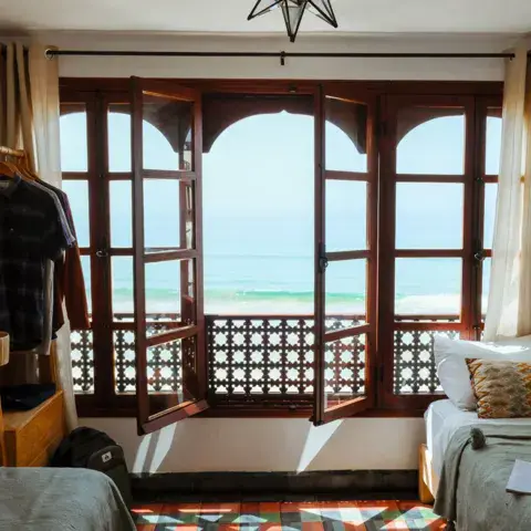 Chambre twin et fenêtres mauresques