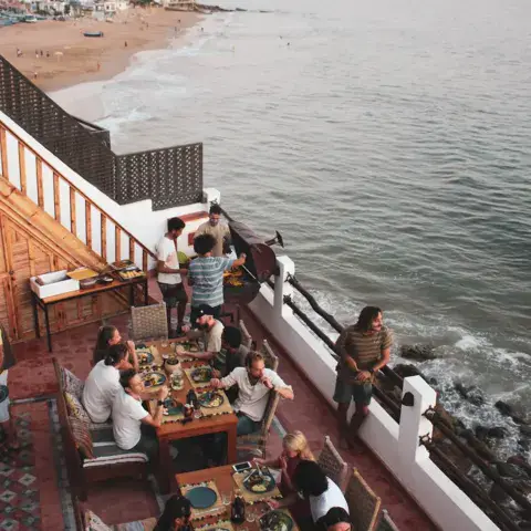 Le dîner sur le toit-terrasse