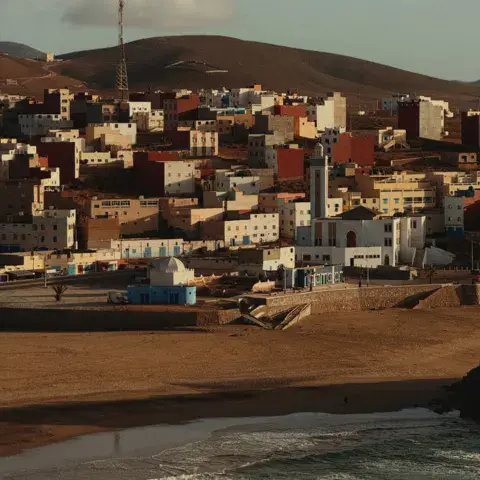 Le village de Mirleft vu depuis la mer