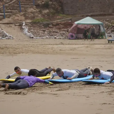 Cours de surf sur le sable