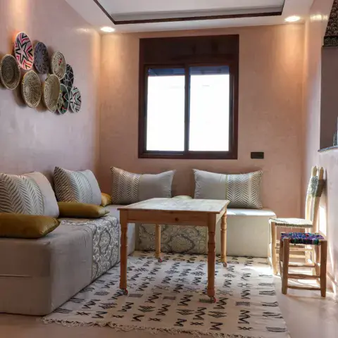 Le salon commun de la surf house
