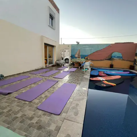Le toit-terrasse, où se tiennent les séances de yoga