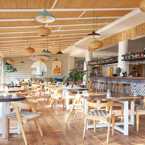Le bar et le restaurant de la base