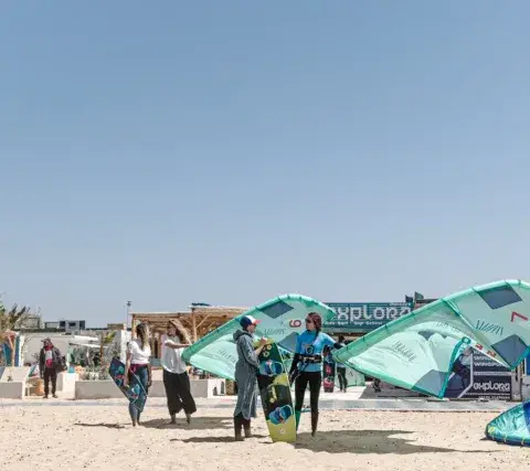 La base vue depuis la plage