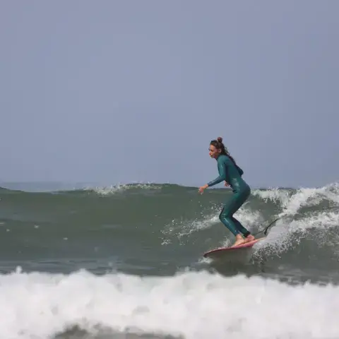 Surf dans la baie d'Essaouira