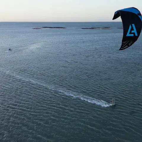 Navigation sur plan d'eau plat