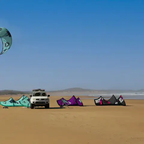 L'école mobile installée sur le spot avec son 4x4