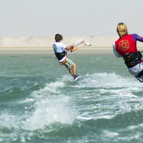 Downwinder en kitesurf le long de la côte