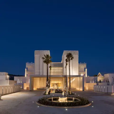 Le resort à la tombée du jour