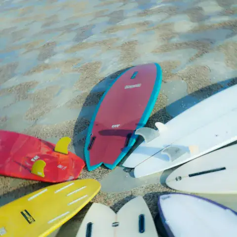 Une partie du parc de location, du softboard à la planche de shaper